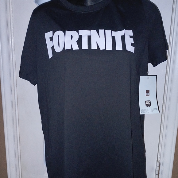Young Miss size Large black Fornite SS shirt - Picture 1 of 3